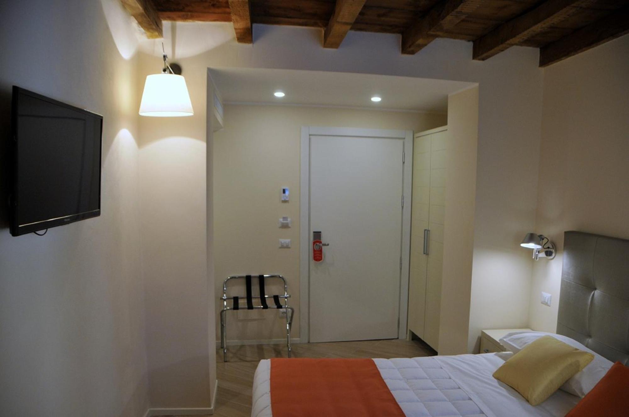 La Corte Fiorita Como Room photo