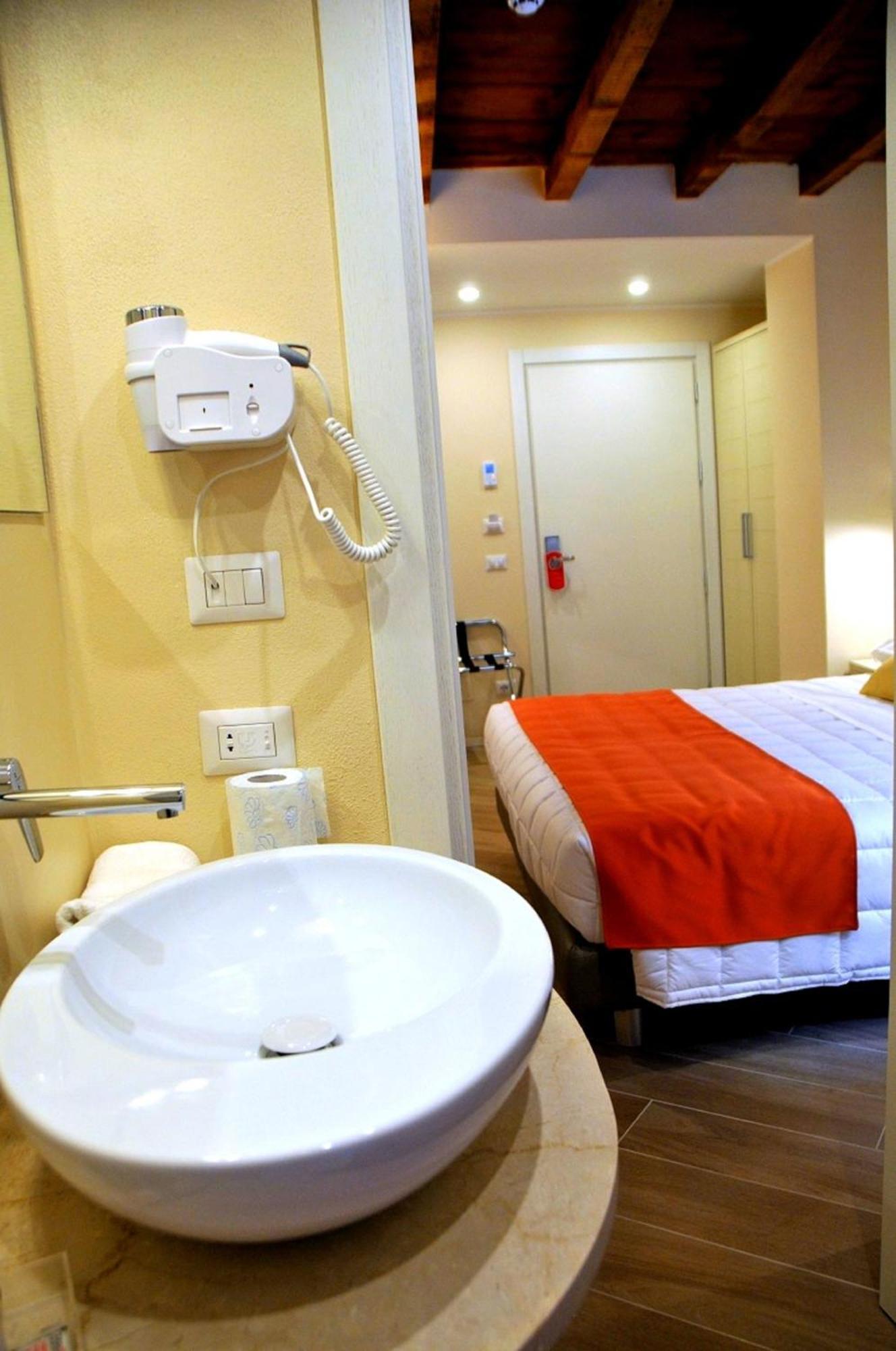 La Corte Fiorita Como Room photo