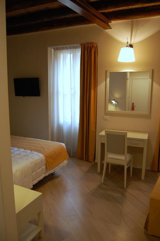 La Corte Fiorita Como Room photo